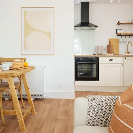 Coastal Hideout Apartment *