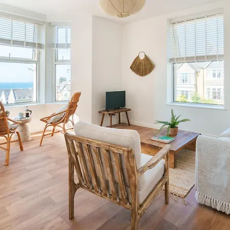 Coastal Hideout Apartment *